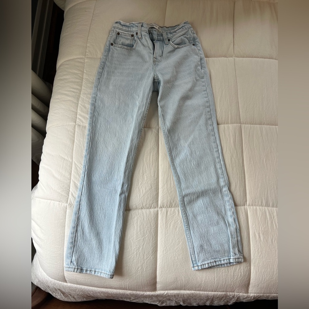 Abercrombie curve love straight mid rise jeans / size 23